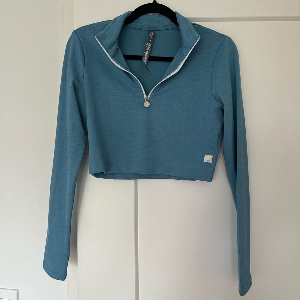 NWOT vuori lux rib half zip, medium